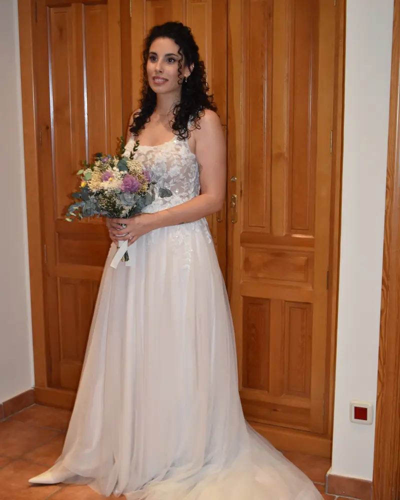 Novia maquillada y peinada a domicilio por Rebeca Sánchez, maquilladora en Valdemoro